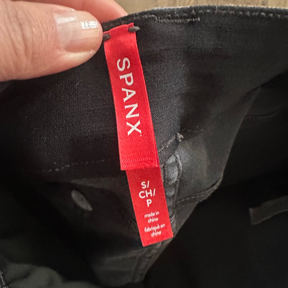 SPANX Wash Black Stretch Twill 6" Shorts Pull on Size S - Picture 3 of 6